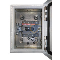 Enclosed Switch Disconnector, 4-p. 400V AC22 63A, Steel sheet enclosure, Black Selector handle. Interlocked cover. Defeatable interlocking.
